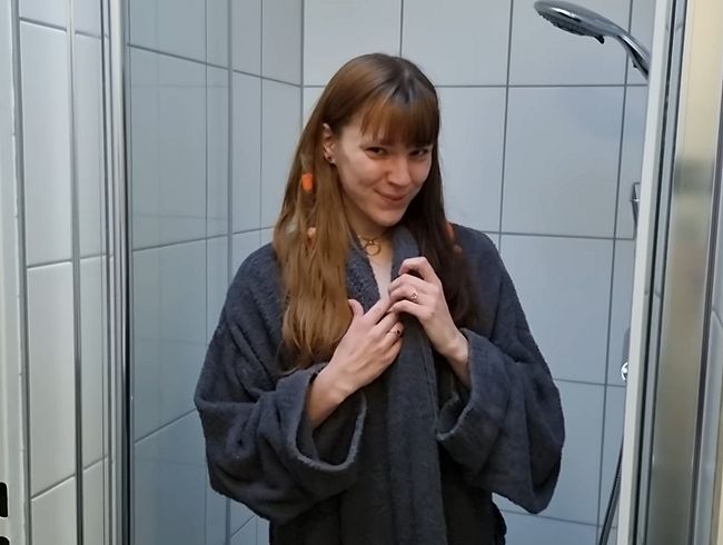 Anne-Eden's Porno Video: UNGESCHNITTENER DUSCH SPASS